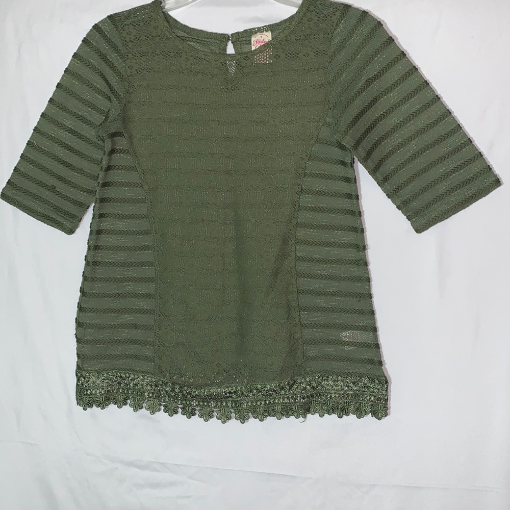 Faded glory green polyester short sleeve large size flowered pattern blouse.